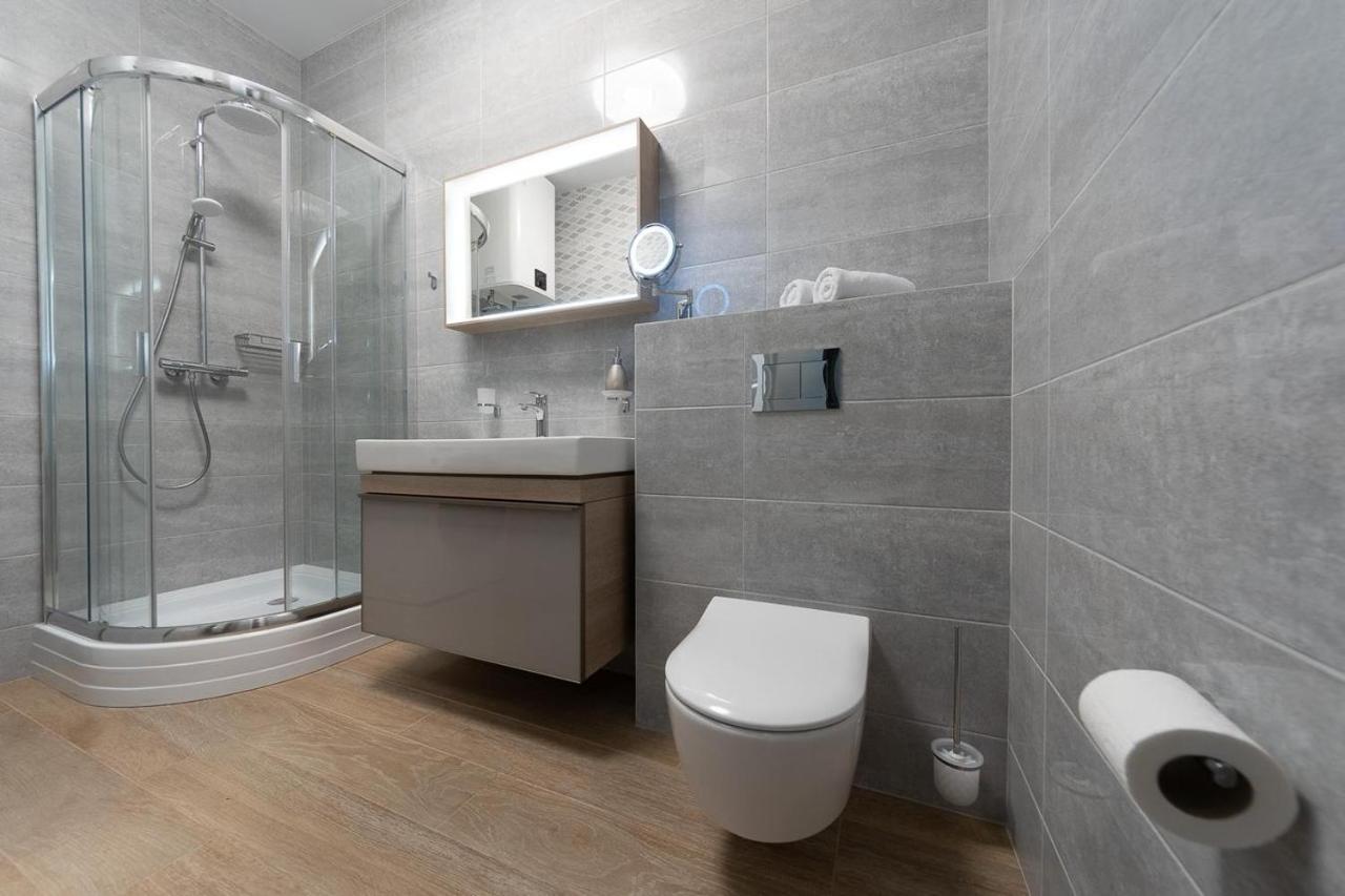 New Modern Apartments. Metro Minskaya Kiev Buitenkant foto