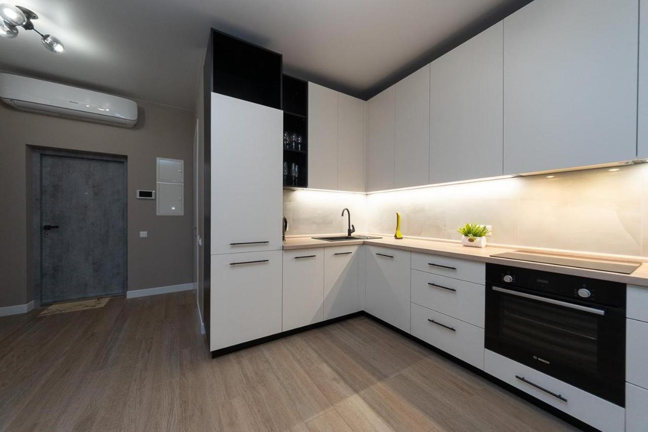 New Modern Apartments. Metro Minskaya Kiev Buitenkant foto